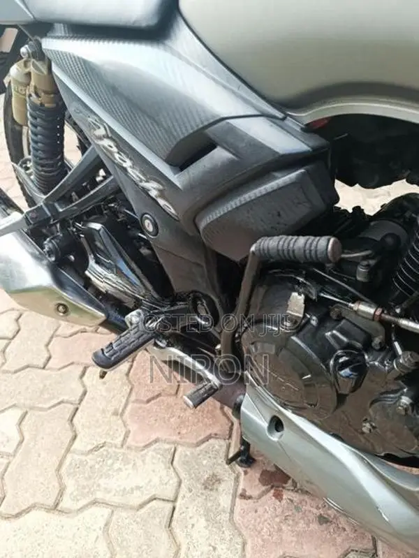 TVS Apache RTR 180 2015