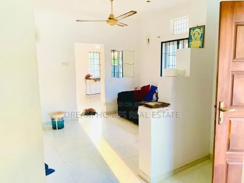 Beautiful Family House for Rent in Thalawathugoda – Temple Road