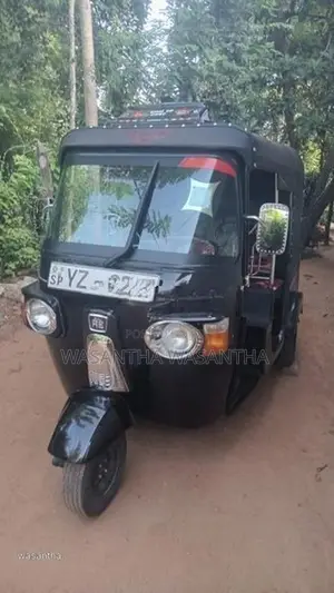 Bajaj RE 2012