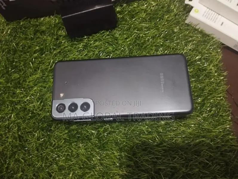 Samsung Galaxy S21 5G 128GB (Used)