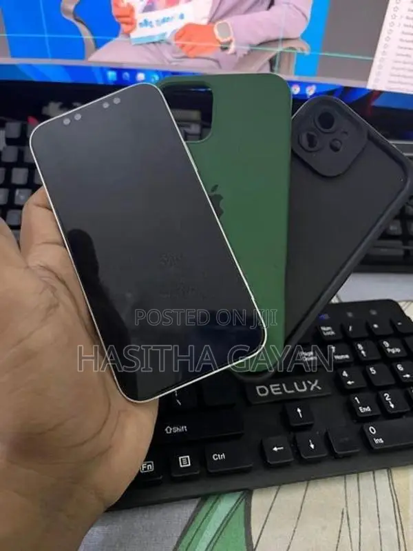 Apple iPhone 12 (Used)