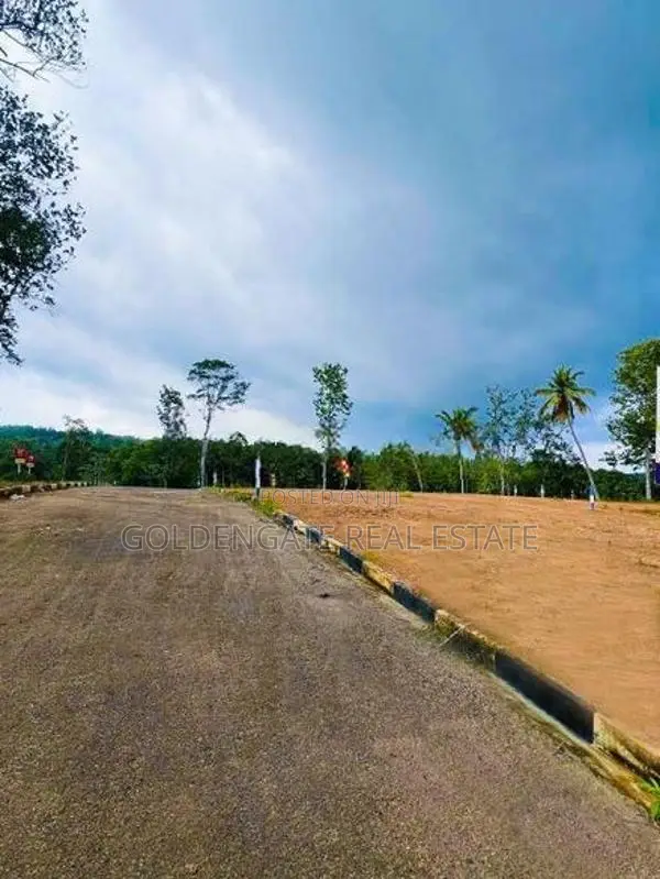 Matara කැකනදුර නගරය ට සමීපව හොඳ බිම් කොටසක් විකිණීමට