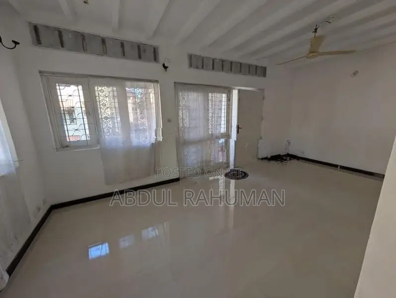 Super Luxurious 2story 6 Rooms Kaduwela Highway Entrance