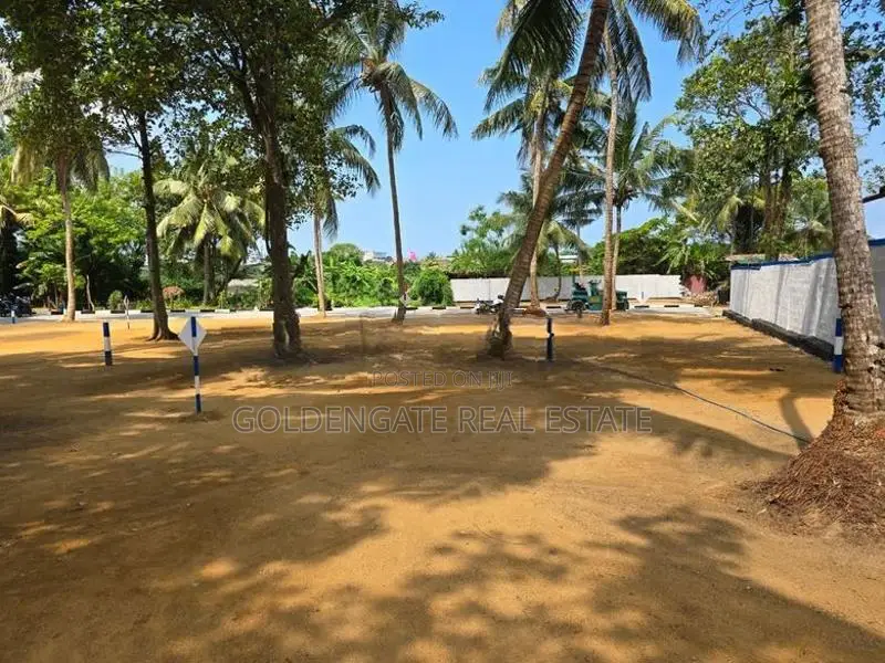 Yakkala නගරයෙන් සුපිරි ඉඩමක්