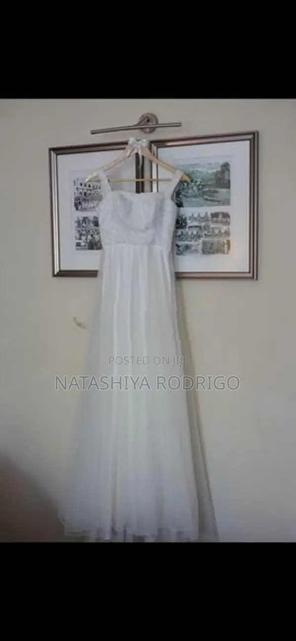 White Sleeveless Wedding Dress