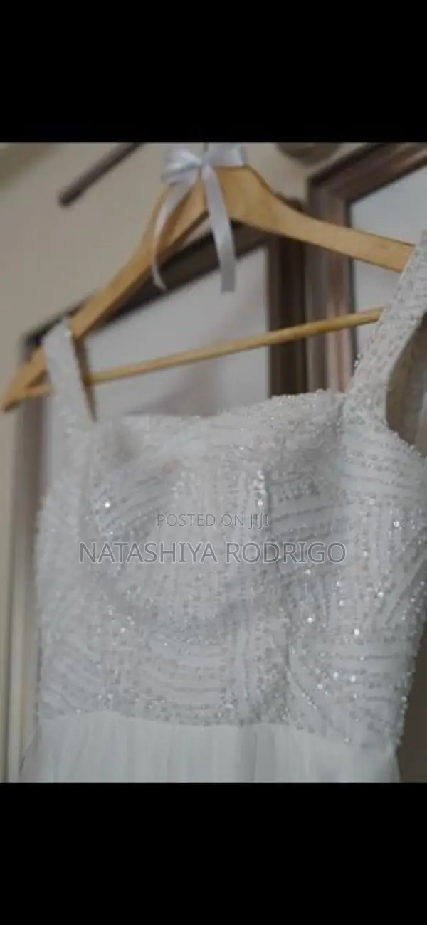 White Sleeveless Wedding Dress