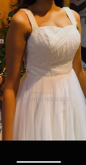 White Sleeveless Wedding Dress