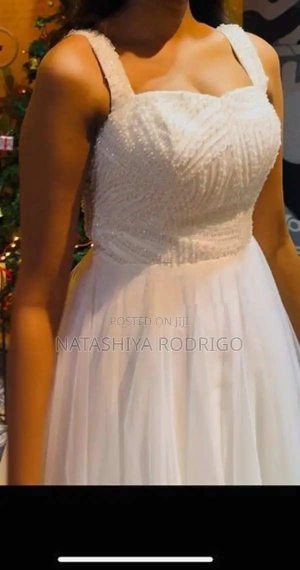 White Sleeveless Wedding Dress