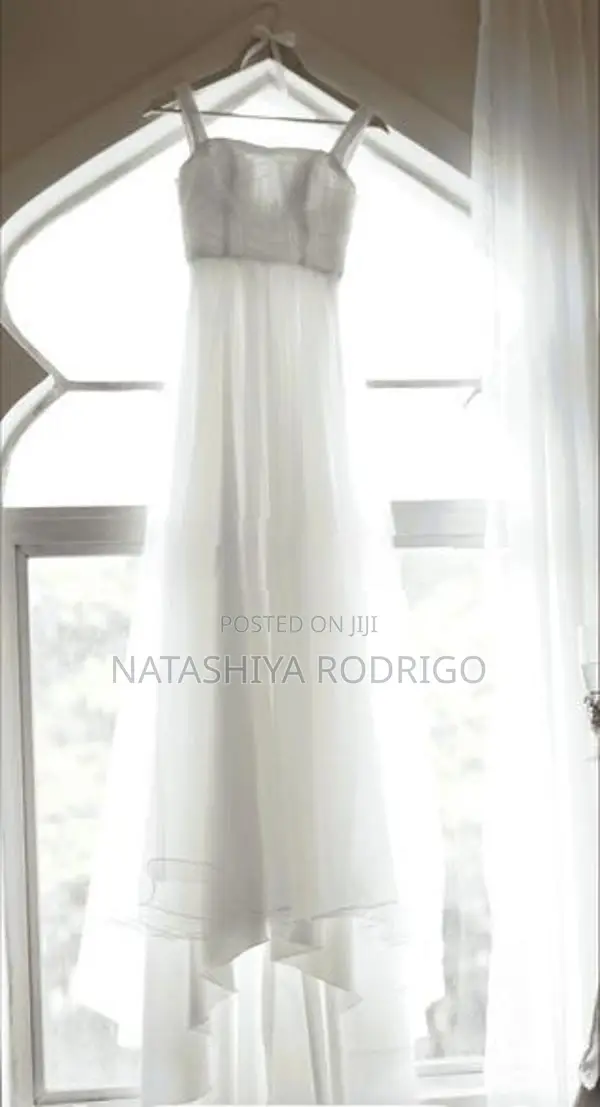 White Sleeveless Wedding Dress