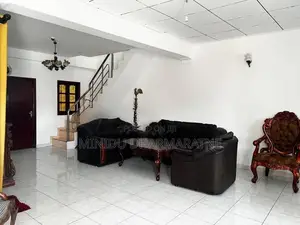 Modern 2nd Floor House Near Kelaniya Campus for Rent
