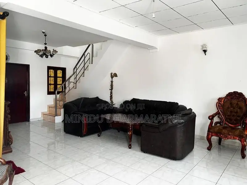 Modern 2nd Floor House Near Kelaniya Campus for Rent