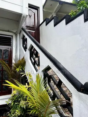Modern 2nd Floor House Near Kelaniya Campus for Rent