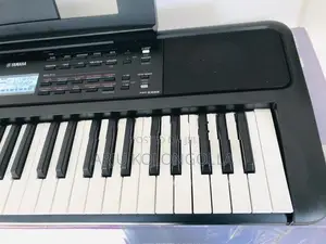 Yamaha PSR E383 Keyboard