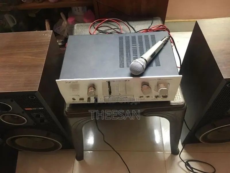 Stereo Amplifire with Speakers