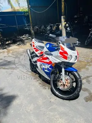 Honda CBR 250RR 2005