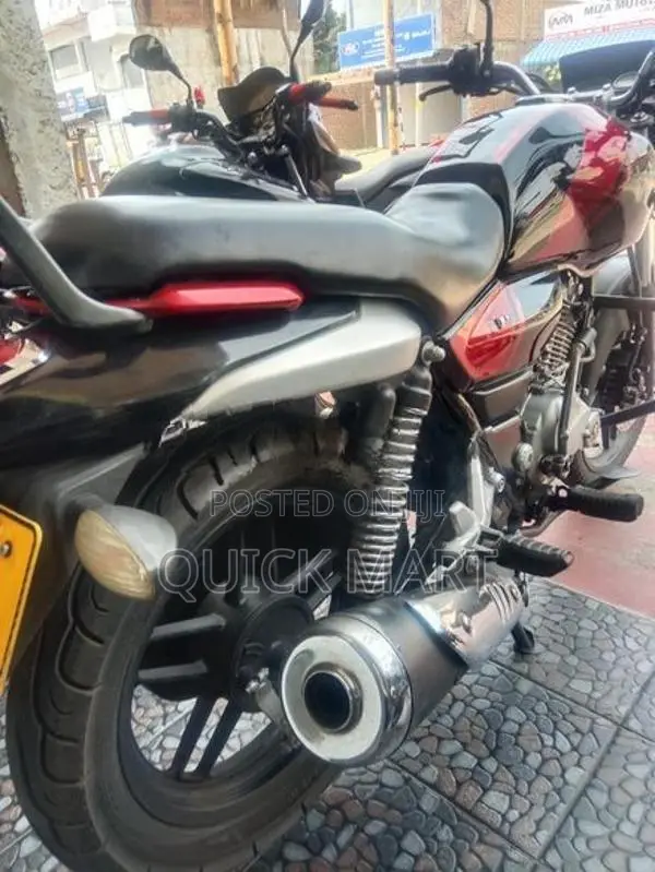 Bajaj V15 2018
