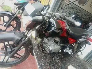 Bajaj V15 2018