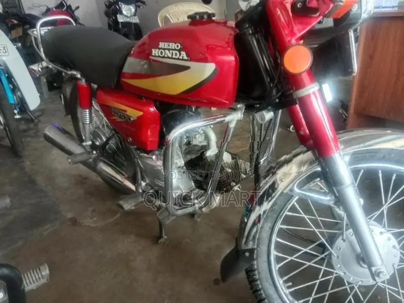 Hero CD 100 2004