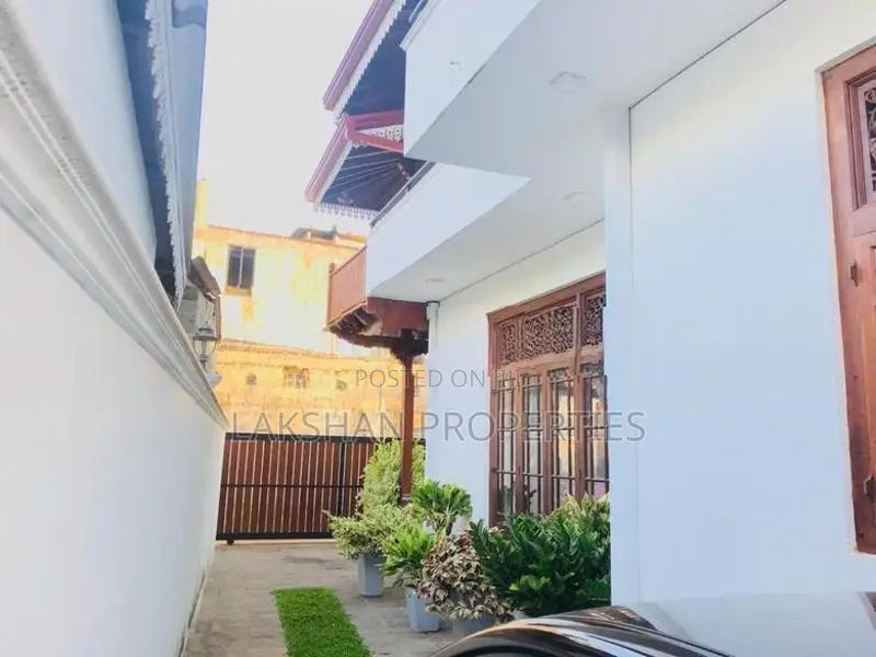 Two Story House For Sale In Boralesgamuwa werahera