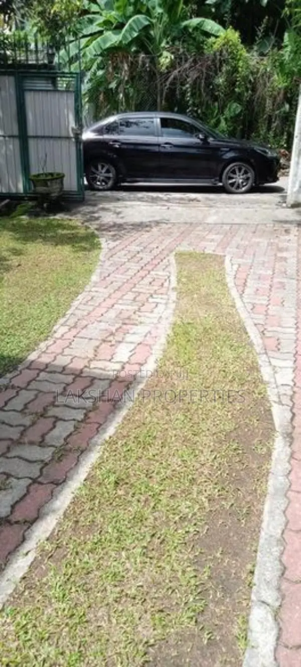 Two House For Sale In Boralesgamuwa අබේරත්න මාවත