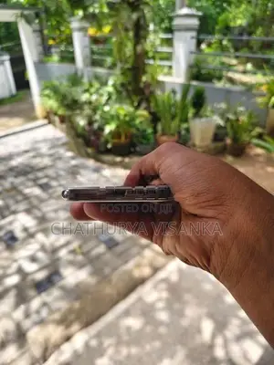 Samsung Galaxy S20 (Used)