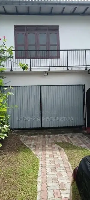 Two House For Sale In Boralesgamuwa අබේරත්න මාවත
