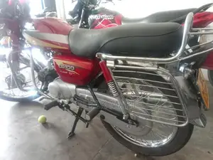 Hero CD 100 2004