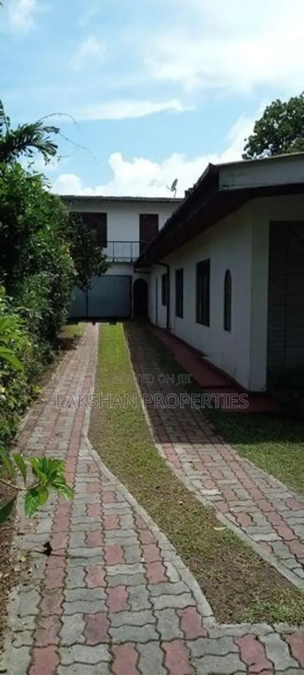 Two House For Sale In Boralesgamuwa අබේරත්න මාවත