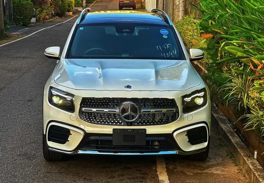 Mercedes Benz GLB 180 AMG Premium 2025