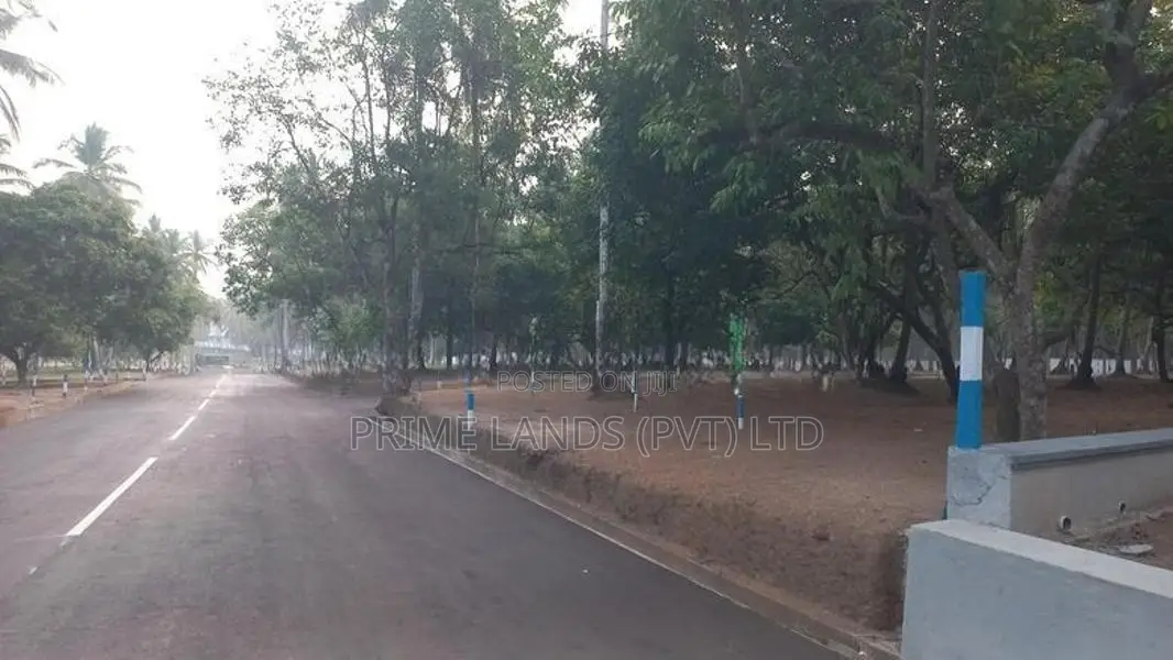 ගමිපහ කිරිදිවැල පාරෙන් යක්කල බිම්කොටස්