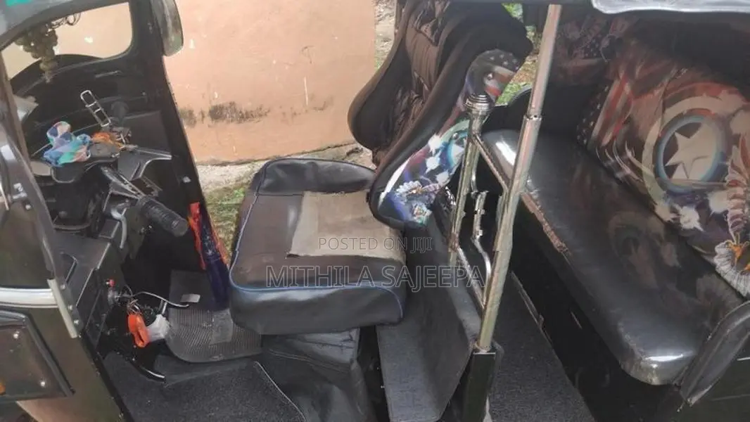 Bajaj RE 2010