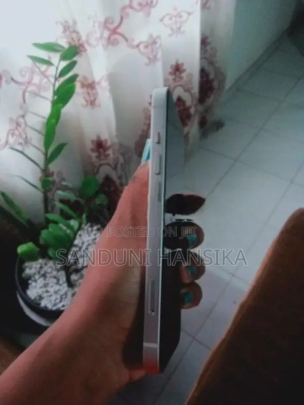 Apple iPhone 13 (Used)