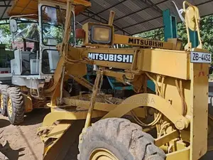Miisubishi MG-130 Motor Grader