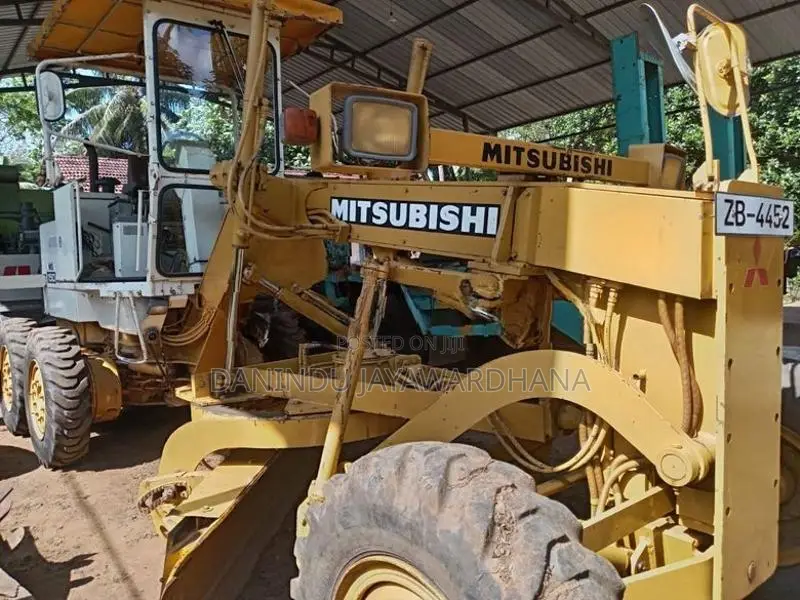 Miisubishi MG-130 Motor Grader