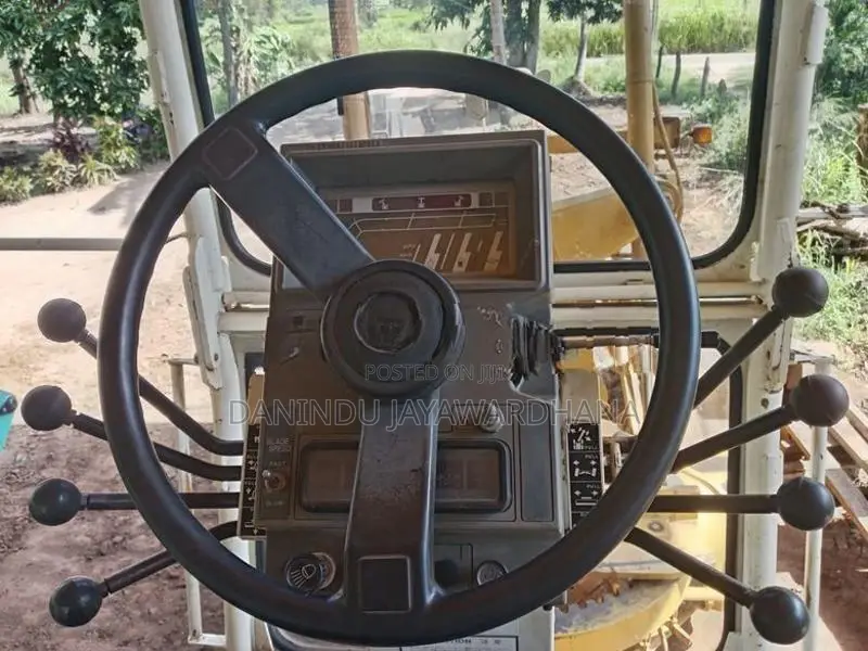 Miisubishi MG-130 Motor Grader