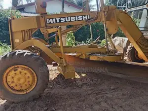 Miisubishi MG-130 Motor Grader
