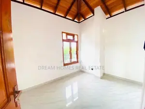 Modern 5 Bed House with Rooftop for Sale in Piliyandala