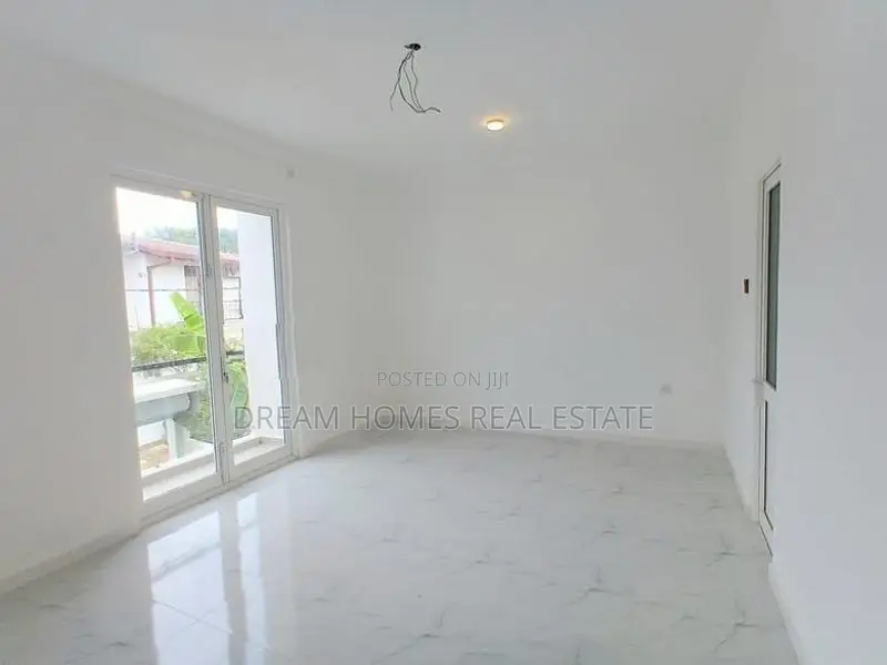 Modern Luxury Home for Sale – Walking Distance to Town Piliyandala