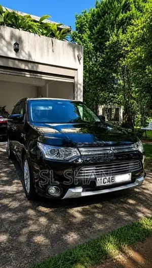 Mitsubishi Outlander PHEV 2015