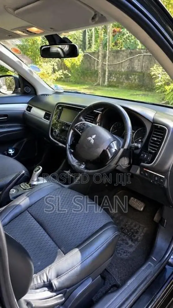Mitsubishi Outlander PHEV 2015