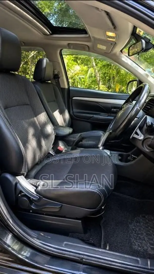 Mitsubishi Outlander PHEV 2015