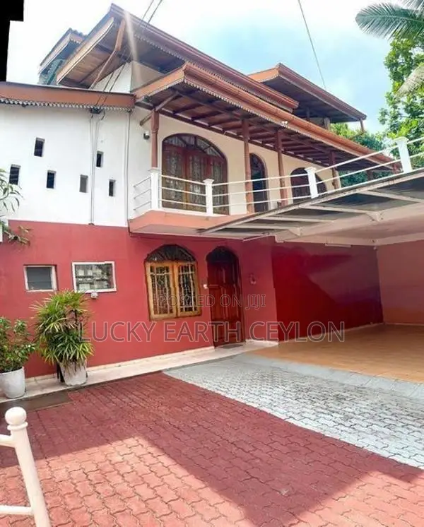 Kottawa, Pannipitya 3 Storey Fully Furnished House for Rent (MG1336)