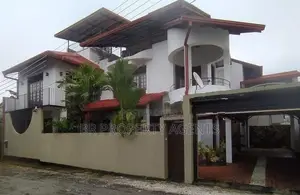 Three Storey House for Sale in Piliyandala