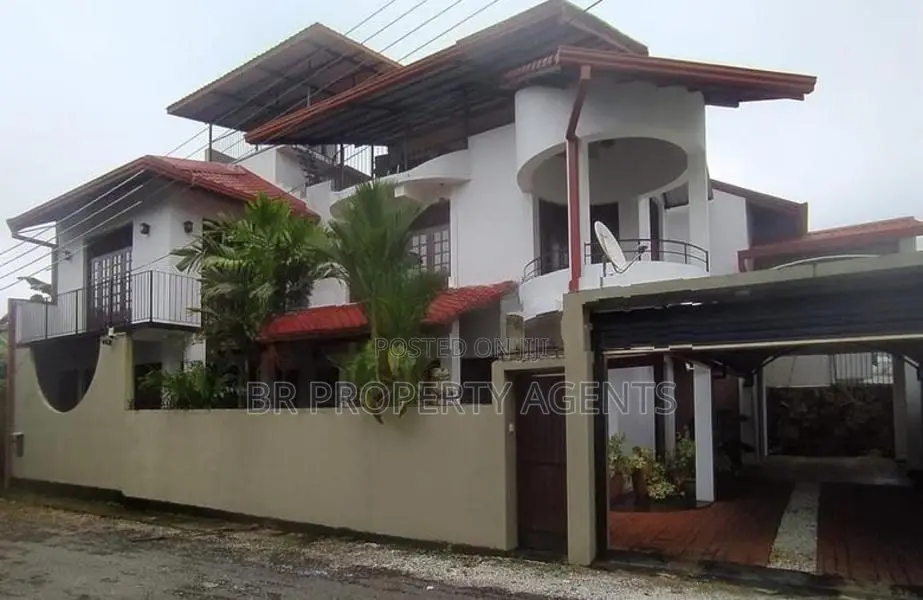 Three Storey House for Sale in Piliyandala
