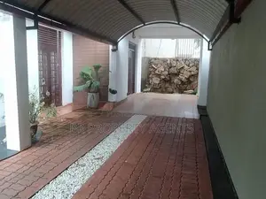 Three Storey House for Sale in Piliyandala