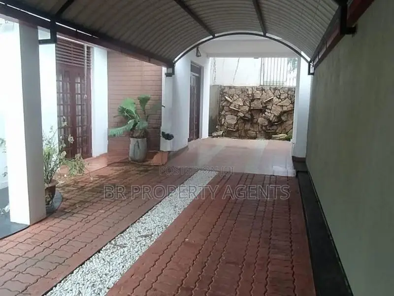 Three Storey House for Sale in Piliyandala