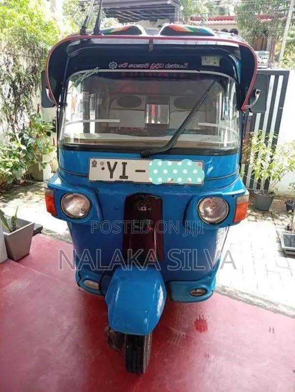 Bajaj RE 2011
