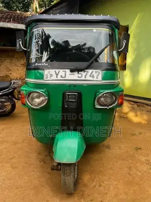 Bajaj RE 205 2011