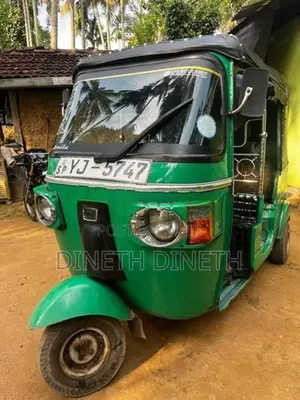 Bajaj RE 205 2011