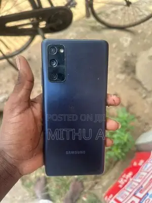Samsung Galaxy S20 (Used)